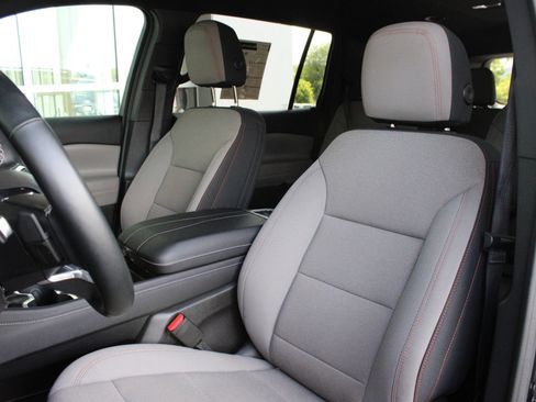 Used 2026 Chevrolet Traverse LT w/ Driver Confidence Package FWD image 13