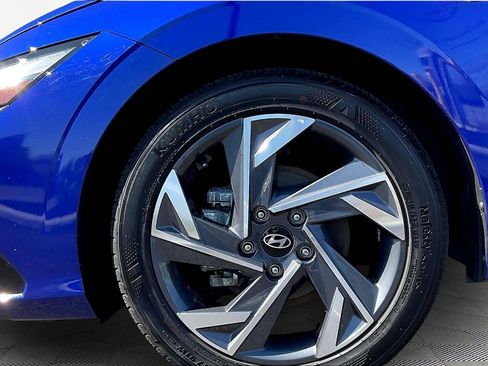 Used 2025 Hyundai Elantra SEL image 34