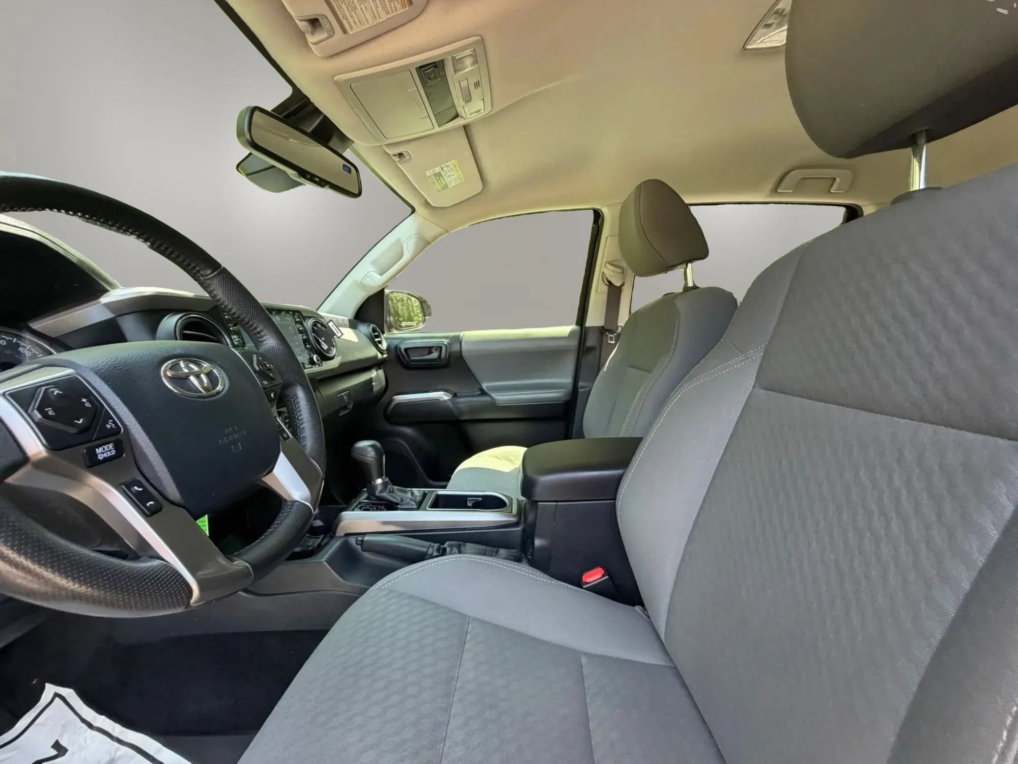 Used 2020 Toyota Tacoma SR5 AWD/4WD image 13