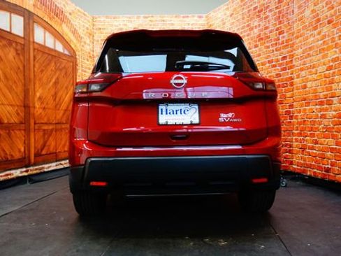Certified 2024 Nissan Rogue SV w/ SV Premium Package AWD/4WD image 6