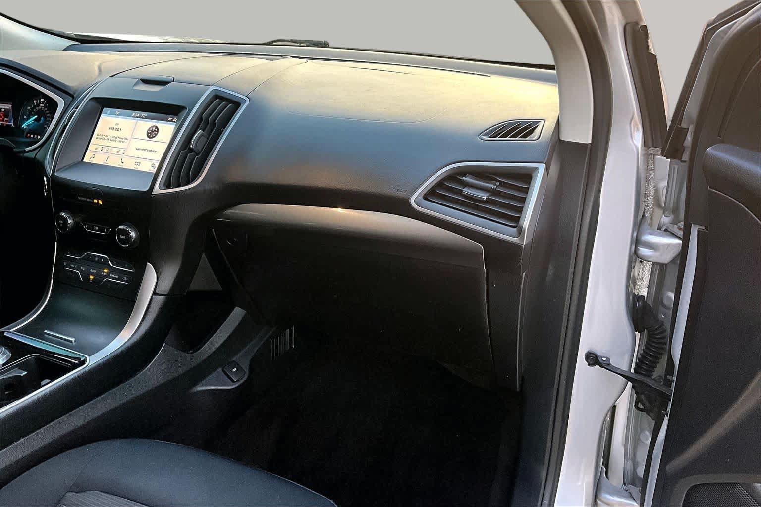 Used 2019 Ford Edge SEL w/ Cold Weather Package AWD/4WD image 17