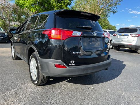 Used 2015 Toyota RAV4 LE AWD/4WD image 3