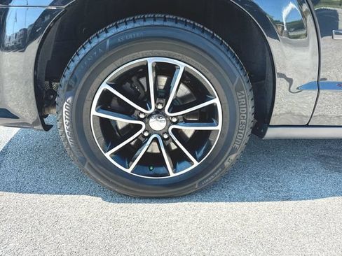 Used 2016 Dodge Grand Caravan SXT FWD image 31
