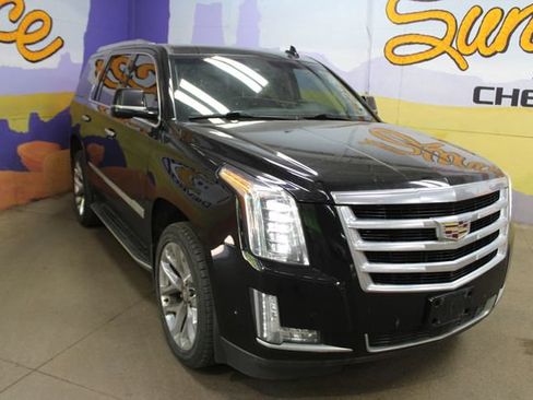 Used 2018 Cadillac Escalade Premium Luxury AWD/4WD image 2