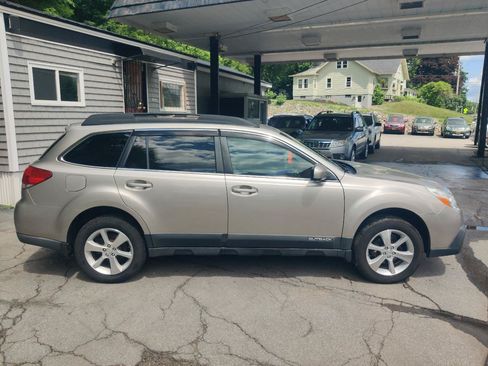 Used 2014 Subaru Outback 2.5i Limited w/ Moonroof Package AWD/4WD image 7