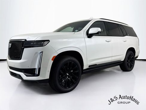 Used 2024 Cadillac Escalade Sport Platinum w/ LPO, ONYX Package AWD/4WD image 3