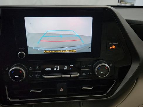 Certified 2024 Toyota Highlander XLE FWD image 67