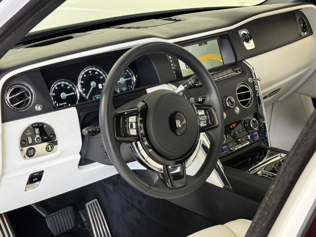 Used 2022 Rolls-Royce Cullinan w/ Cullinan Package AWD/4WD image 11