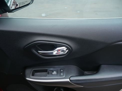 Used 2019 Jeep Cherokee Latitude Plus image 19