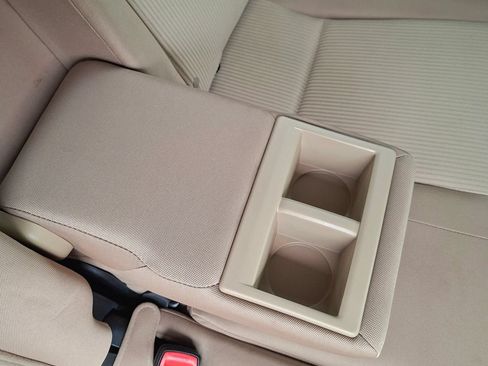 Used 2013 Toyota RAV4 LE FWD image 13