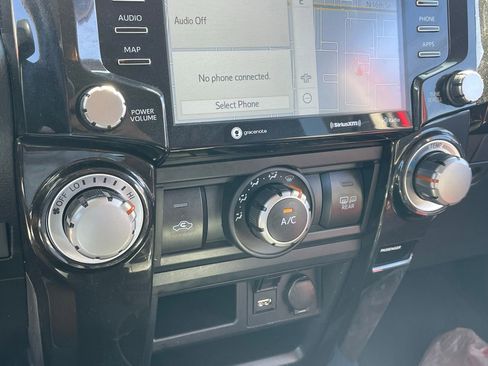 Used 2024 Toyota 4Runner TRD Off-Road Premium image 7