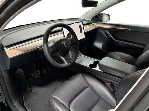 Certified 2023 Tesla Model Y Long Range AWD/4WD image 9