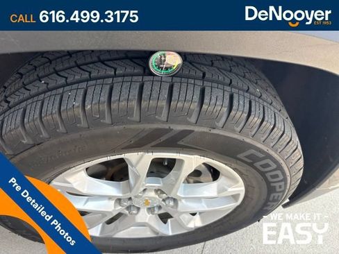 Used 2019 Chevrolet Traverse LT FWD image 12