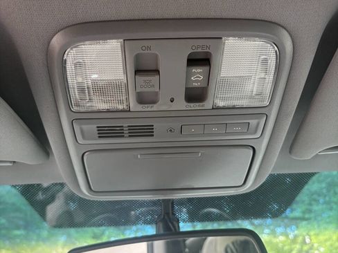 Used 2012 Honda Pilot Touring image 32