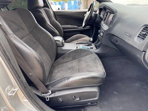 Used 2022 Dodge Charger R/T w/ Plus Group RWD image 17