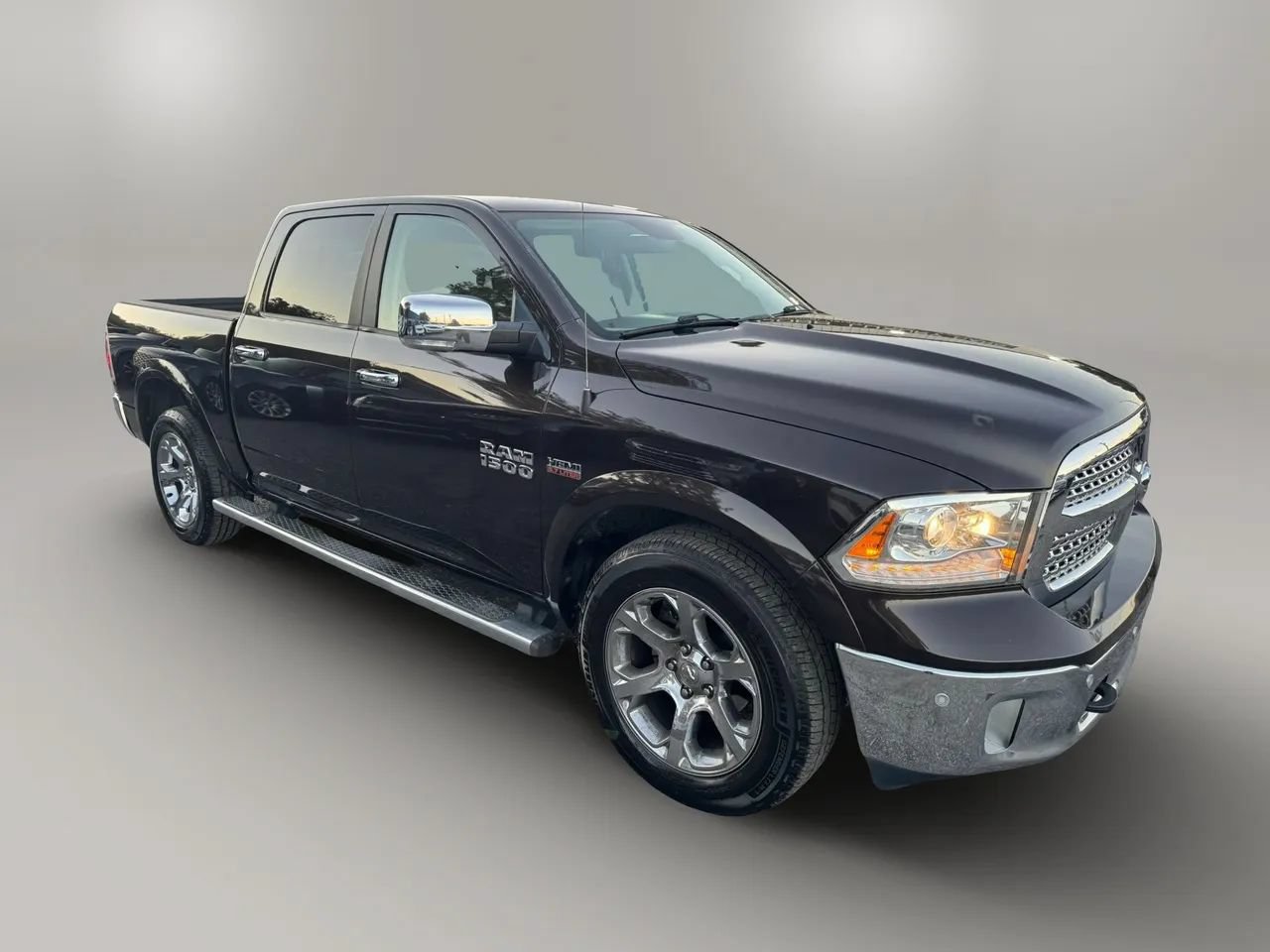 Used 2017 RAM 1500 Laramie w/ Convenience Group AWD/4WD image 6