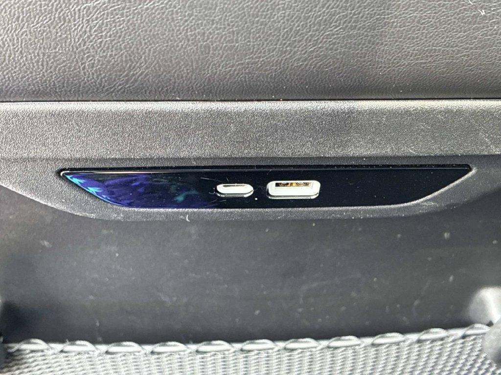 Used 2026 Chrysler Pacifica Limited FWD image 18