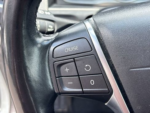 Used 2018 Volvo V60 T5 Dynamic FWD image 16