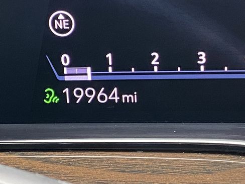 Used 2023 Cadillac Escalade Sport Platinum w/ LPO, ONYX Package image 23