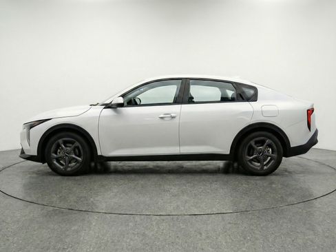 Used 2025 Kia K4 LXS image 5