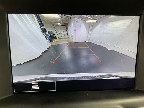 Used 2024 GMC Terrain SLT image 27