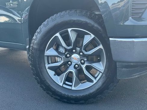 Used 2025 Chevrolet Silverado 1500 LT AWD/4WD image 2