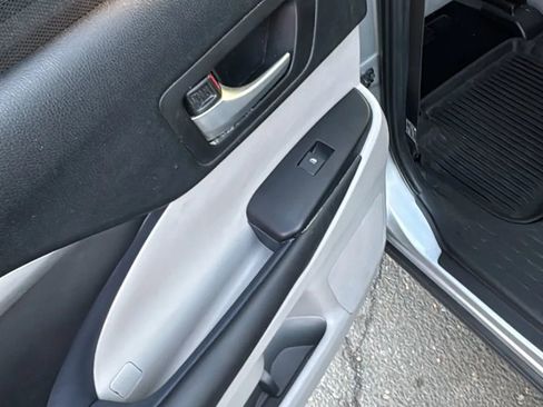 Used 2019 Toyota Highlander XLE image 14