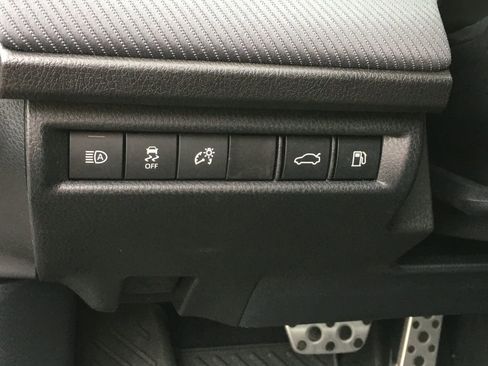 Used 2025 Toyota Camry SE AWD/4WD image 18