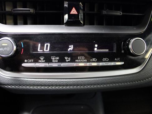 Used 2024 Toyota Corolla SE w/ SE Premium Package FWD image 23