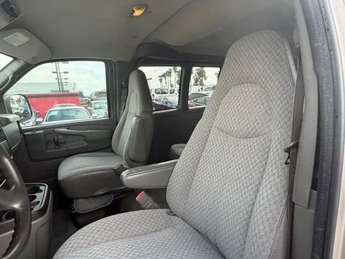 Used 2006 Chevrolet Express 3500 Passenger w/ LT Preferred Equipment Group image 6