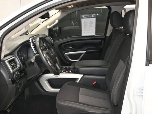 Used 2021 Nissan Titan SV w/ SV Convenience Package RWD image 16