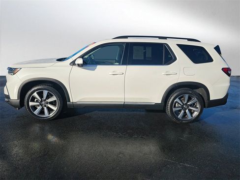 Used 2023 Honda Pilot Touring image 2