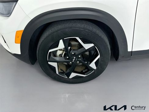 Certified 2024 Kia Seltos EX FWD image 30