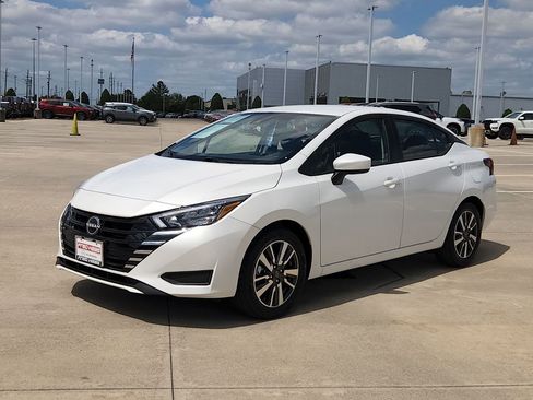 Used 2025 Nissan Versa SV image 3