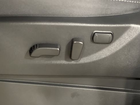 Used 2025 Nissan Frontier SV image 12