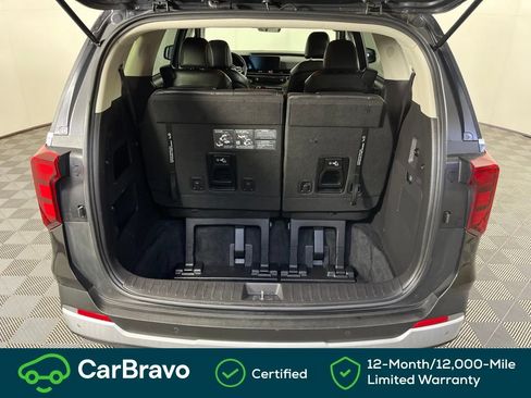 Used 2025 Kia Carnival FWD image 12