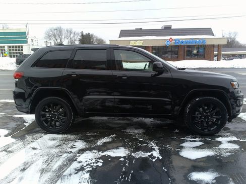 Used 2022 Jeep Grand Cherokee Laredo X image 7