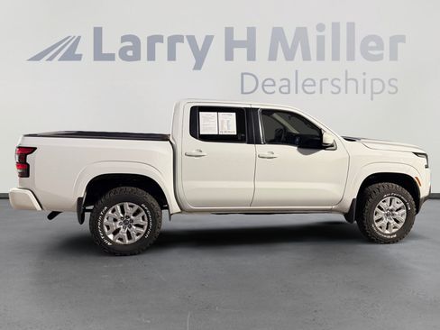 Used 2022 Nissan Frontier SV AWD/4WD image 6