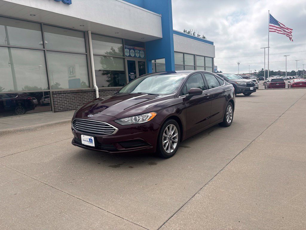 Used 2017 Ford Fusion SE w/ Fusion SE Technology Package FWD image 1