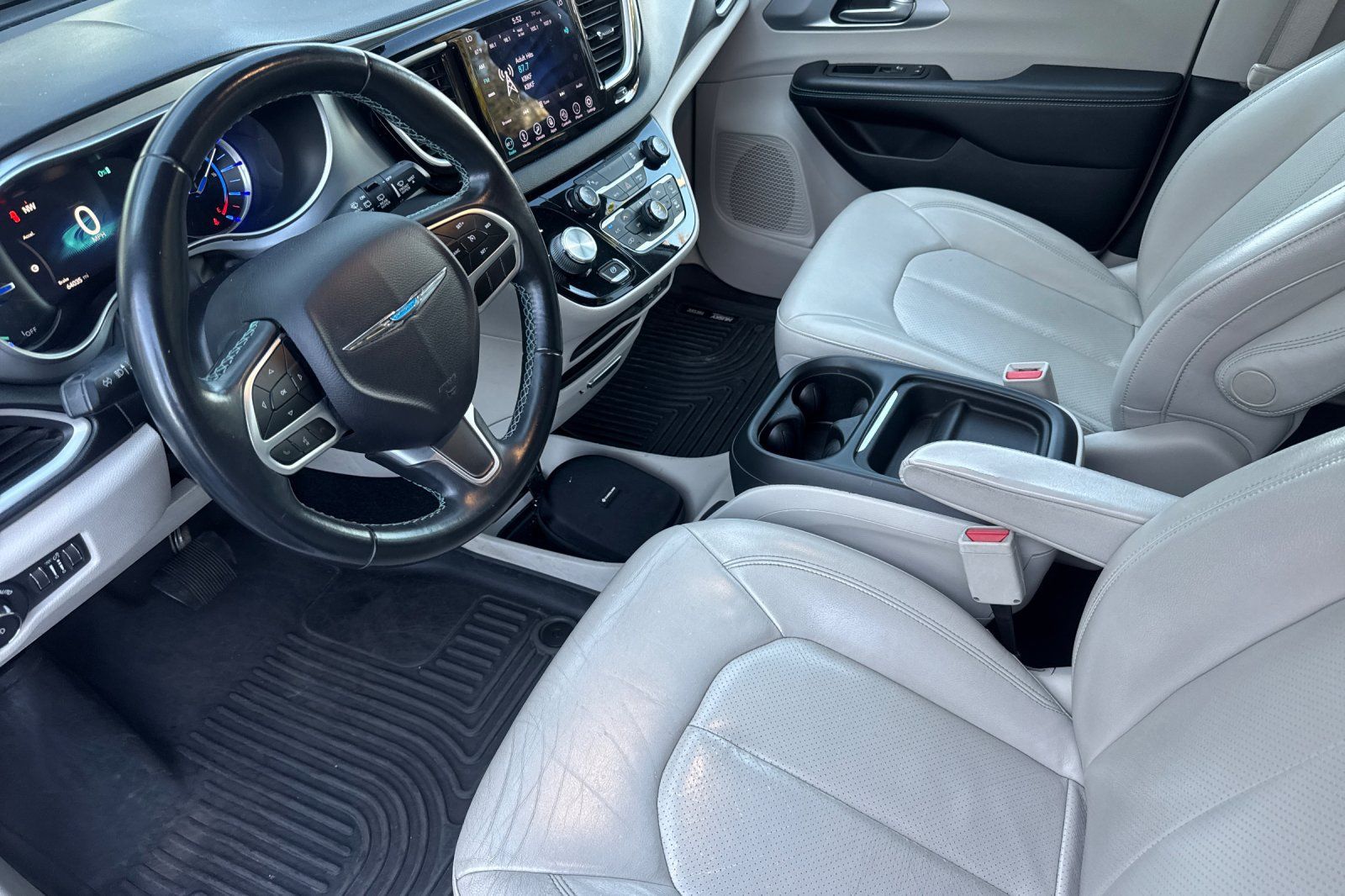Used 2018 Chrysler Pacifica Touring-L FWD image 11