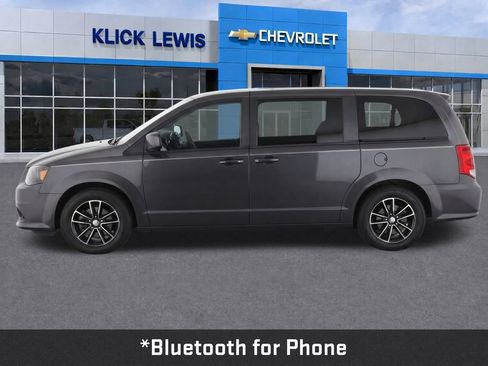 Used 2018 Dodge Grand Caravan SE FWD image 4