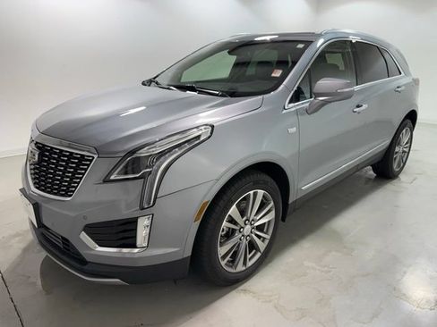 Certified 2025 Cadillac XT5 Premium Luxury AWD/4WD image 3