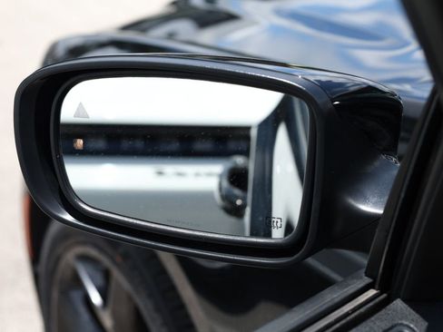 Used 2023 Chrysler 300 Touring L RWD image 9