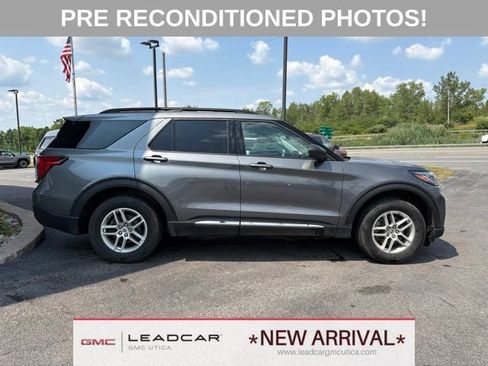 Used 2025 Ford Explorer Active AWD/4WD image 6