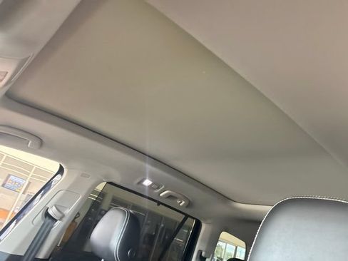 Used 2023 Volkswagen Atlas SE w/ Panoramic Sunroof Package FWD image 40