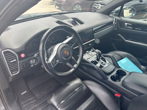 Used 2020 Porsche Cayenne AWD/4WD image 5