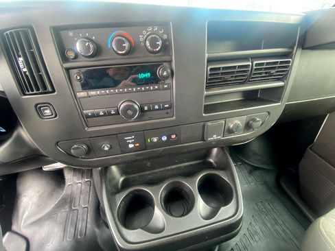 Used 2022 Chevrolet Express 3500 RWD 3500 135 w/ Driver Convenience Package image 31