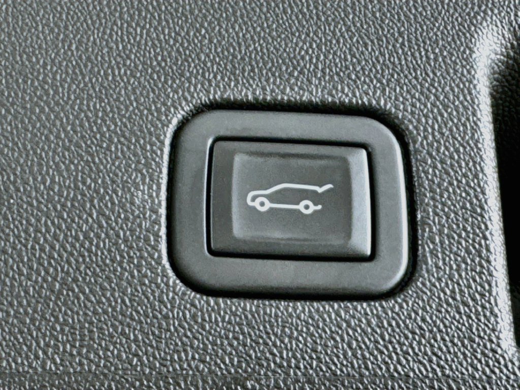 Used 2024 Chevrolet Equinox LT FWD image 32
