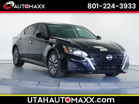 Used 2023 Nissan Altima 2.5 SV FWD image 1