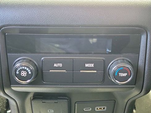 Used 2023 GMC Acadia SLE w/ Driver Convenience Package image 16